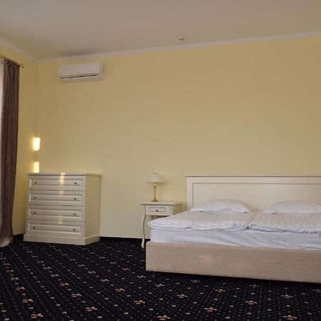 Chateau Royal Hotel Berezovka  Zimmer foto