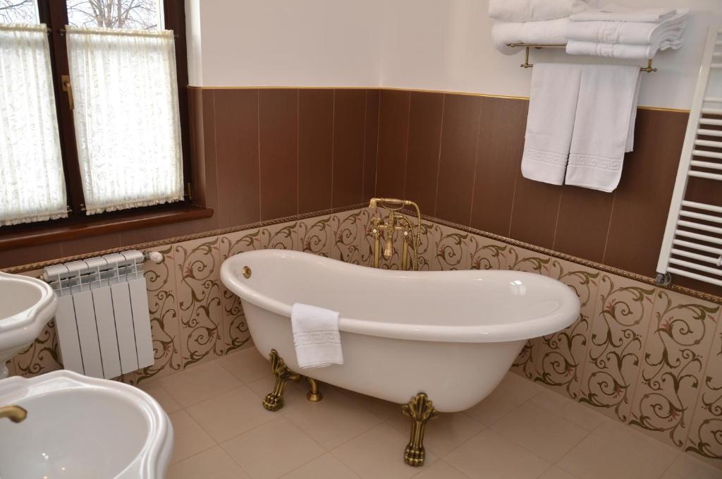 Chateau Royal Hotel Berezovka  Zimmer foto