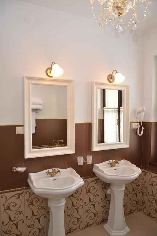 Chateau Royal Hotel Berezovka  Zimmer foto