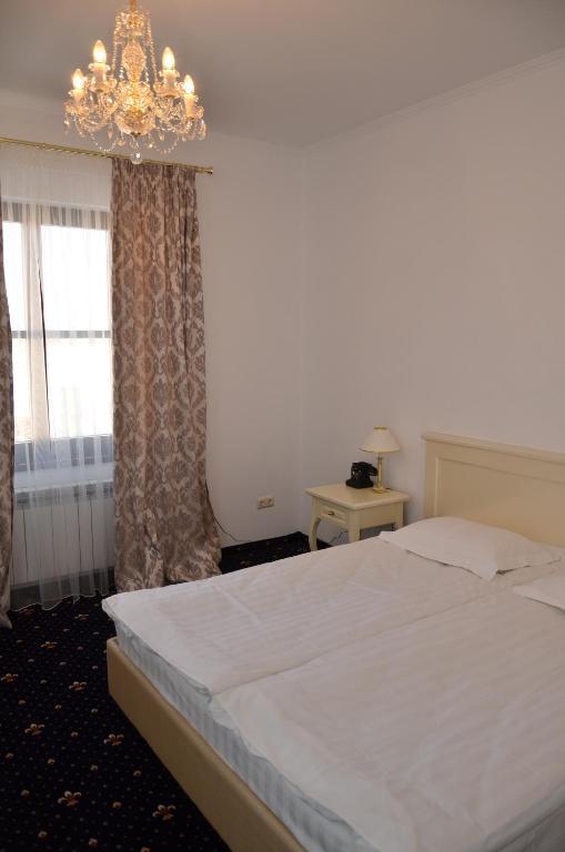 Chateau Royal Hotel Berezovka  Zimmer foto