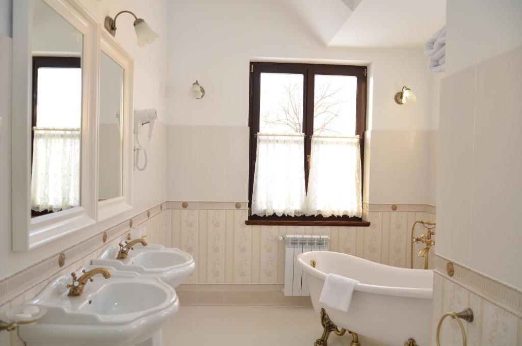 Chateau Royal Hotel Berezovka  Zimmer foto