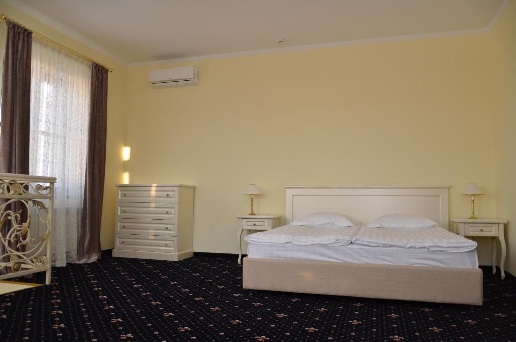 Chateau Royal Hotel Berezovka  Zimmer foto
