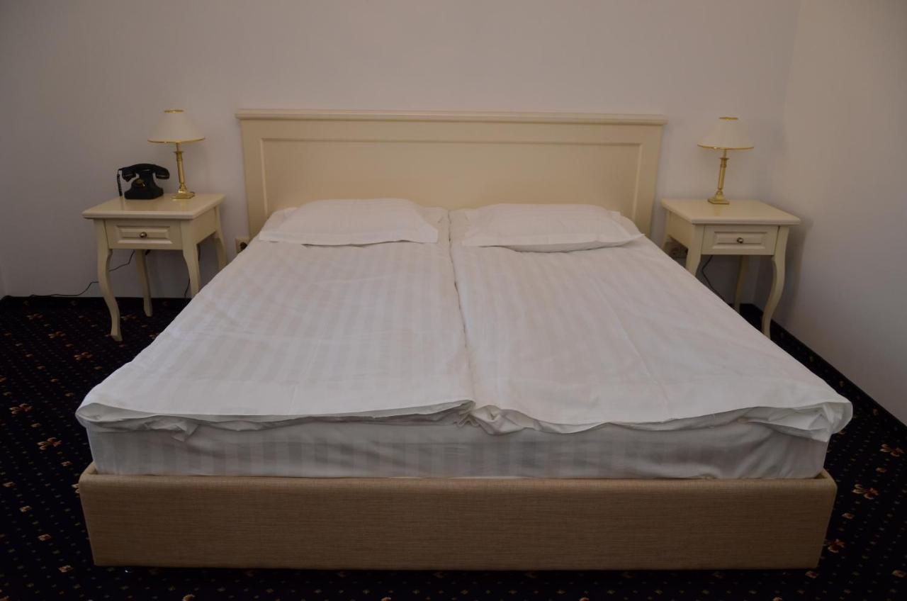 Chateau Royal Hotel Berezovka  Zimmer foto